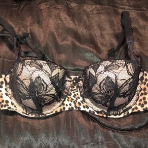 Victoria’s Secret balcony push-up